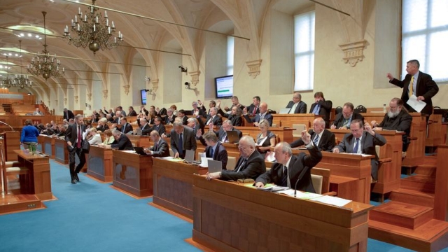 Senát PČR, 9. schůze, červen 2015 (zdroj: Senat.cz)