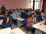 Kosovo - dar firmy Office-centrum, 20 počítačů, nepochybně podstatně vylepší situaci ve výuce práce na PC.