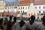 Junák - český skaut pořádá XV. Valný sněm ve Velkém Meziříčí, místní skauti postavili ukázkový tábor na náměstí
