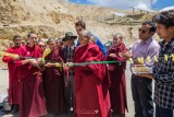 Dvanáctý ročník prázdninového dobrovolnictví v Malém Tibetu měl nejvíce dobrovolníků v historii - otevření nového basketbalového hřiště (Brontosauři v Himálaji, foto Katka Pruskova)