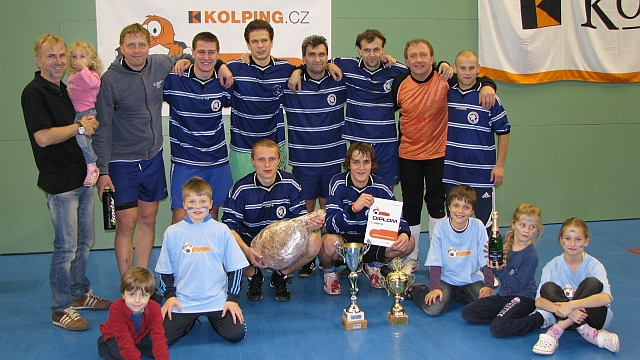 Vítězné družstvo Kolpingova díla ze Žďáru nad Sázavou (Mezinárodní turnaj ve fotbale KD)