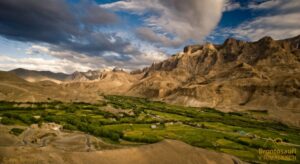 Údolí vesnice Mulbekh v Himálaji (foto Jan Strnad; Brontosauři v Himálajích)