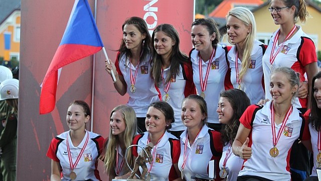 Celkm 38 medailí, z toho 14 zlatých – taková je bilance letošní české výpravy do Rakouska na mezinárodní závody v požárním sportu (foto SH ČMS)