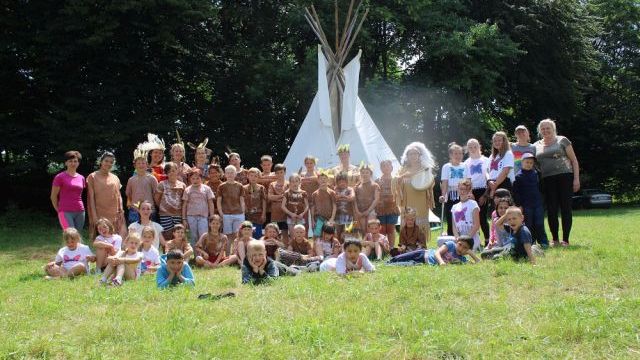 První červencovou neděli se do indiánské vesnice „Čokan-Nagi“ sjelo 38 dětí (Foto SVČ TYMY)