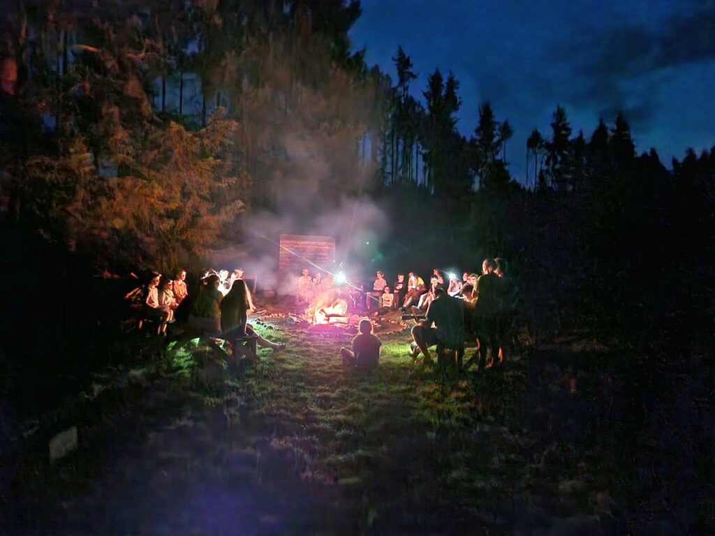 Snímek ze zadní strany obálky Achy č. 3/2024 (foto TOM Poutníci)