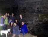 Dobrovolníci ze setkání Pizza & pasta v jeskyni v Adamově
